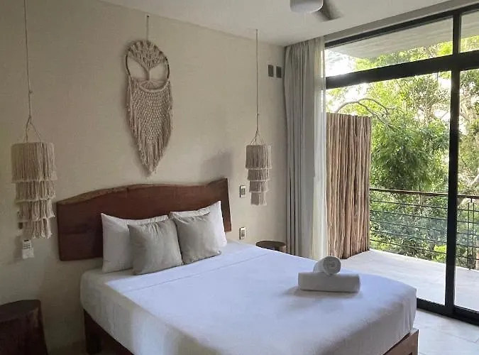 Apartment Jungle View 2bed 2bath Condo/ Wi-fi/ Pool/ Gym
